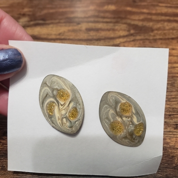 3/$15 pretty sparkle earrings - Picture 2 of 5